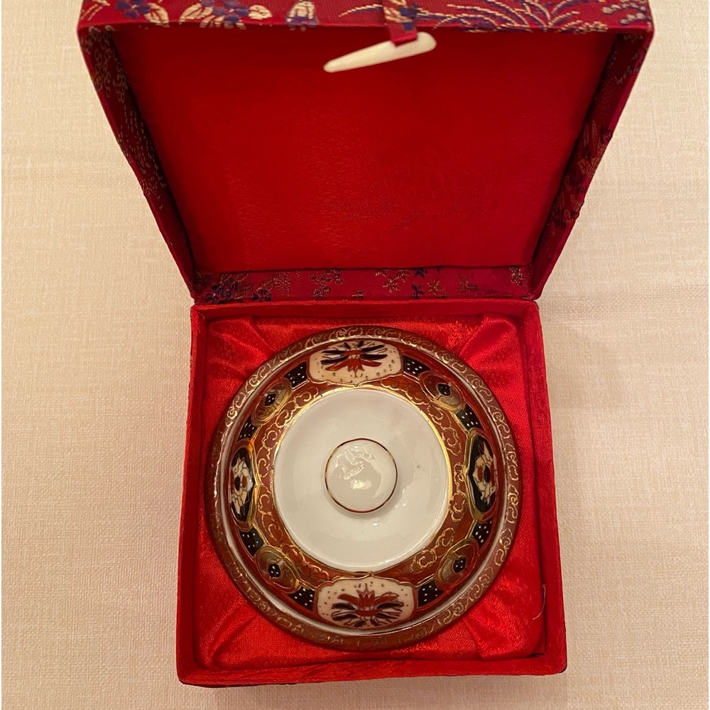 Tri Ever Chinese Hand Painted Decorative Porcelain Bowl & Lid with Fabric Case